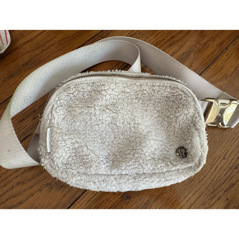 Lululemon Everywhere Belt Bag Fleece 1L Ivory White Gold Hardware Sherpa Bag